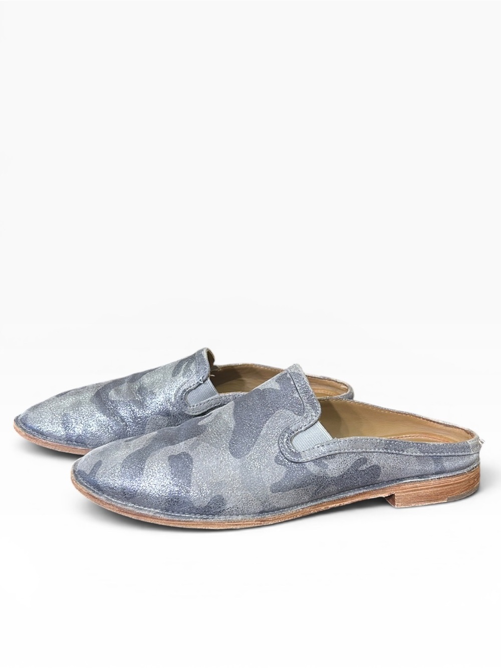 TRASK Slip-On Slide Camo Suede Metallic Silver Mules Women's 8.5